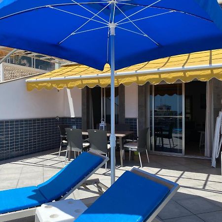 Billy'S Beachfront Apartment With Pool Access プエルト・デ・モガン エクステリア 写真