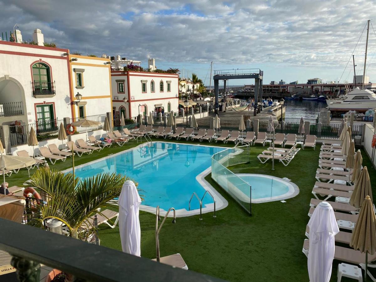 Billy'S Beachfront Apartment With Pool Access プエルト・デ・モガン エクステリア 写真