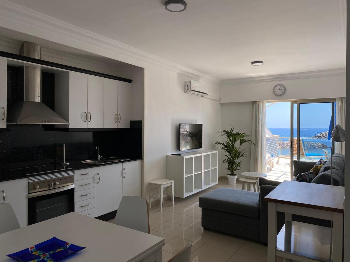Billy'S Beachfront Apartment With Pool Access プエルト・デ・モガン エクステリア 写真
