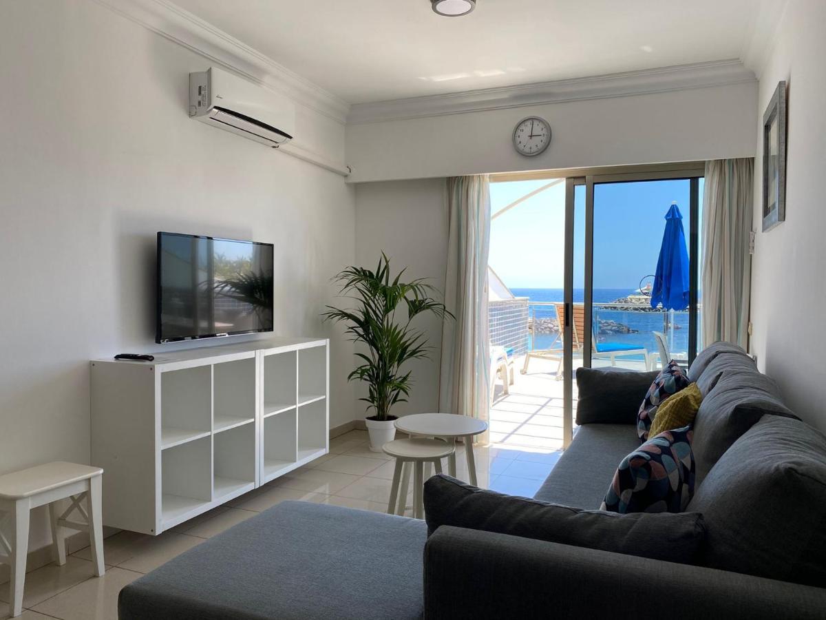 Billy'S Beachfront Apartment With Pool Access プエルト・デ・モガン エクステリア 写真