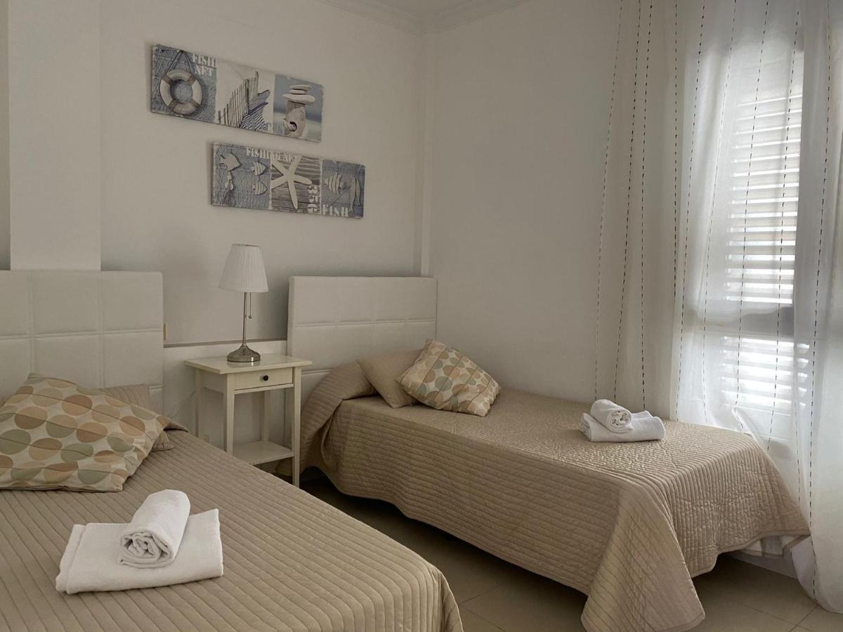 Billy'S Beachfront Apartment With Pool Access プエルト・デ・モガン エクステリア 写真