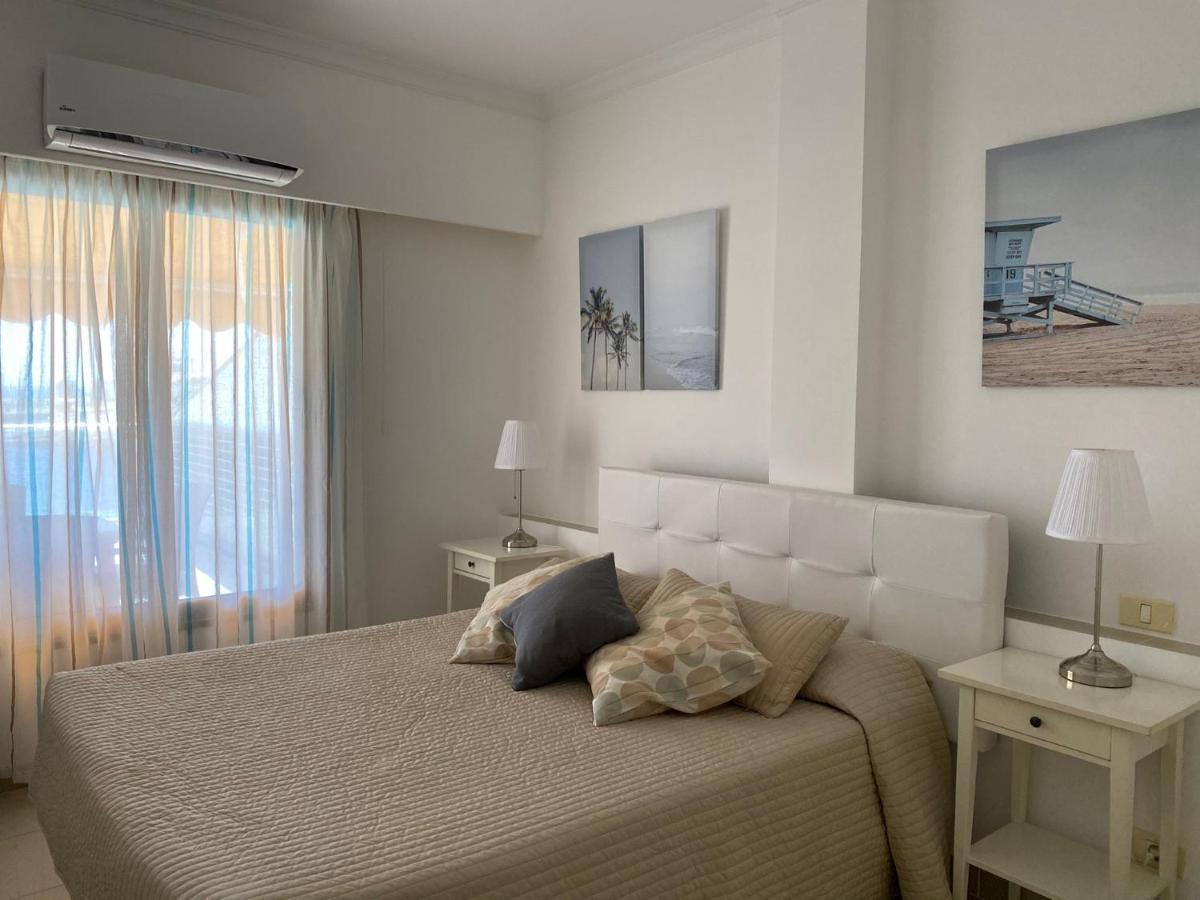 Billy'S Beachfront Apartment With Pool Access プエルト・デ・モガン エクステリア 写真